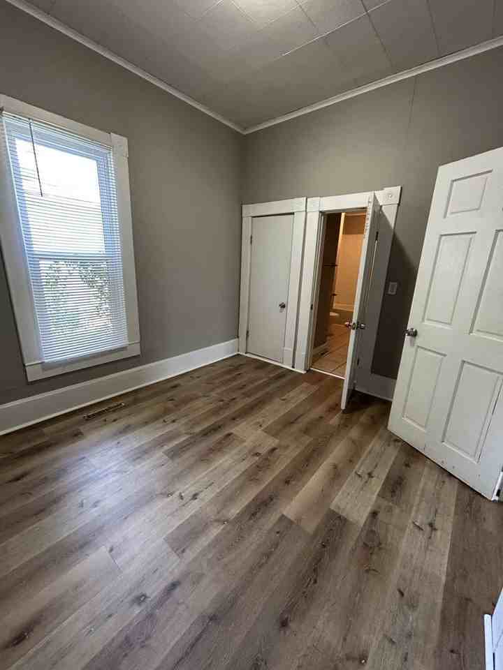 706 W Kansas St - Photo 5 of 11