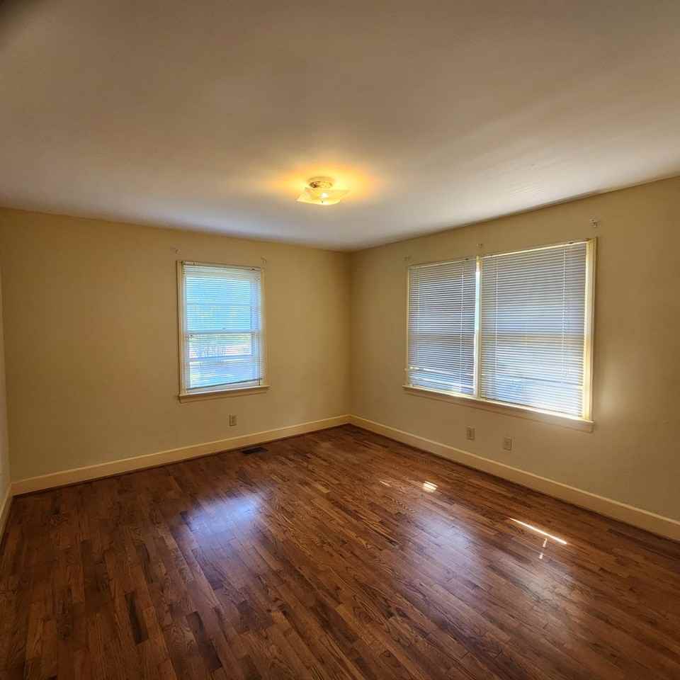 201 Williamson St - Photo 5 of 13