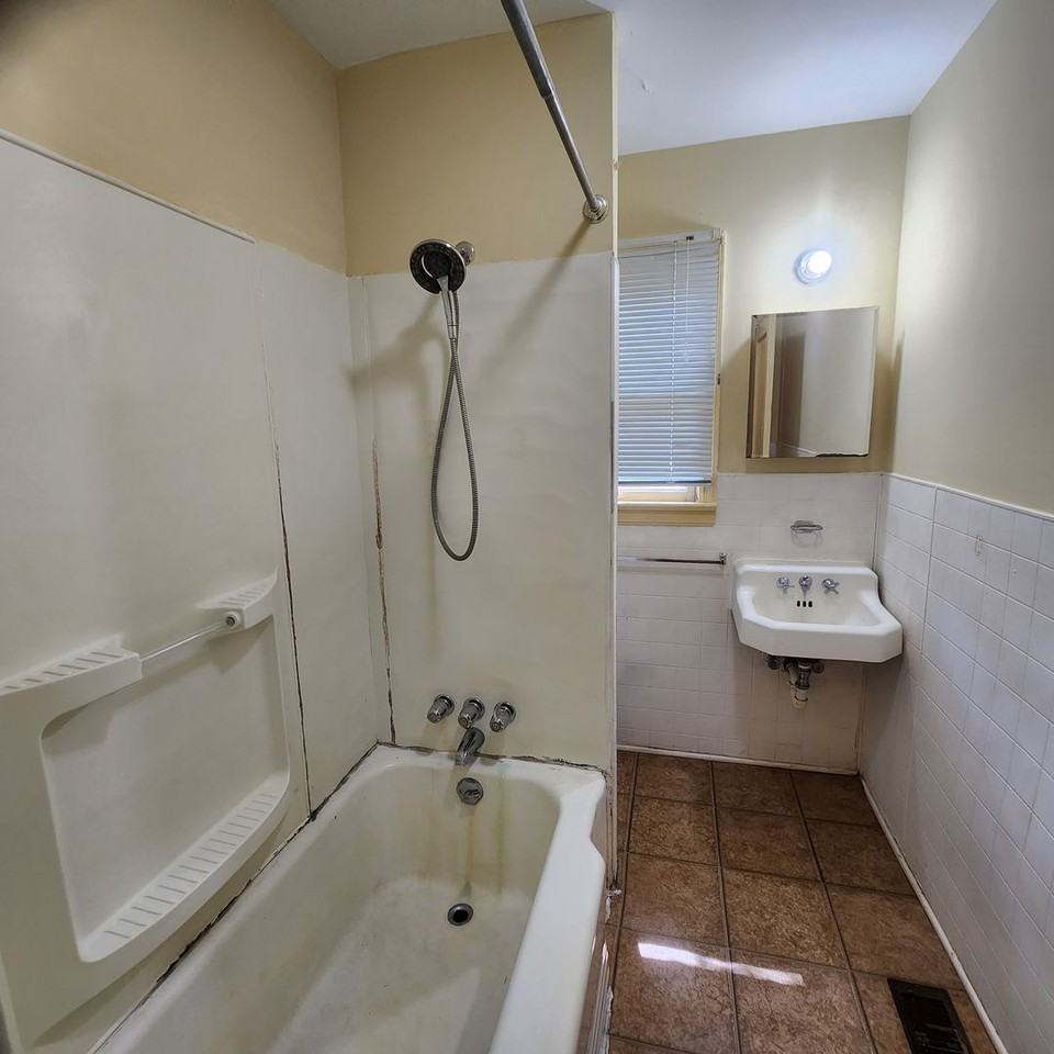 201 Williamson St - Photo 6 of 13