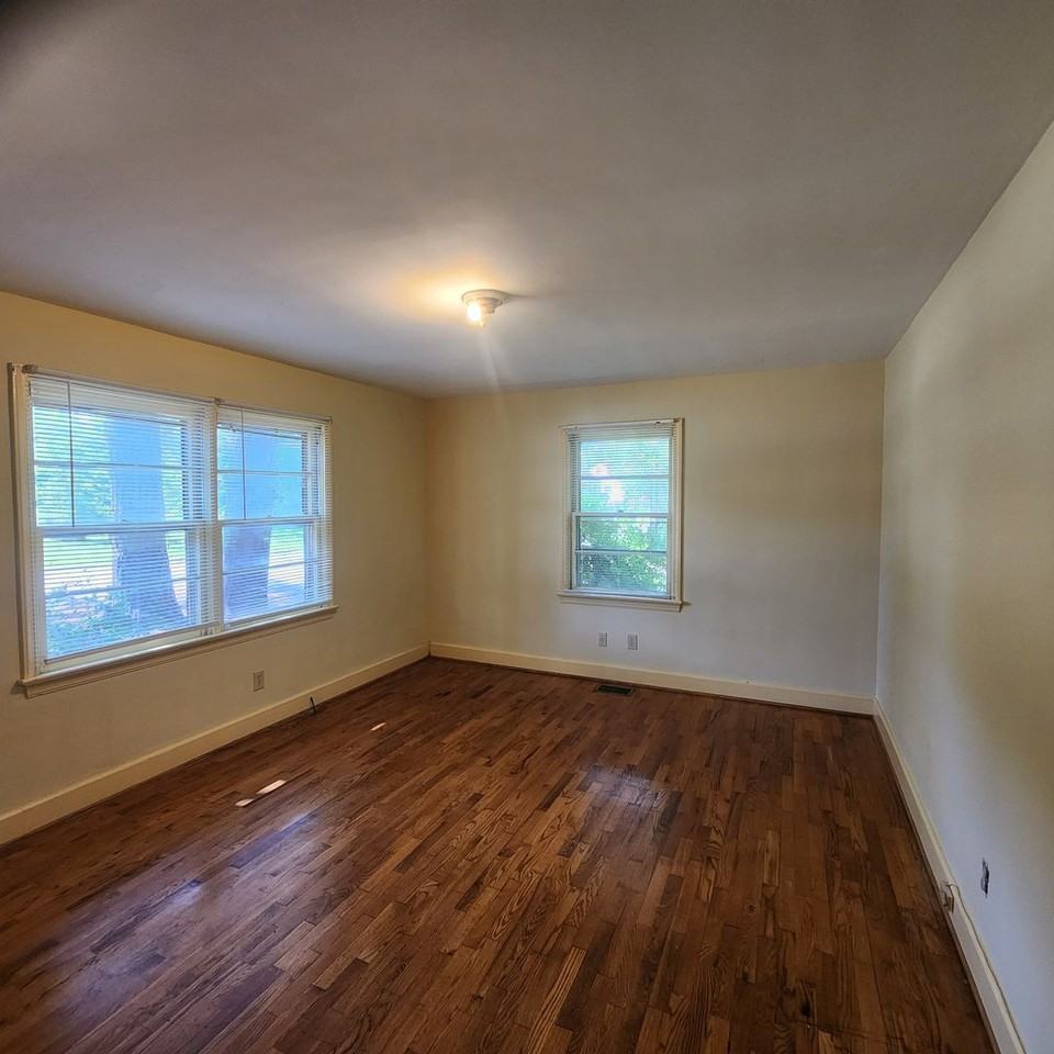201 Williamson St - Photo 7 of 13