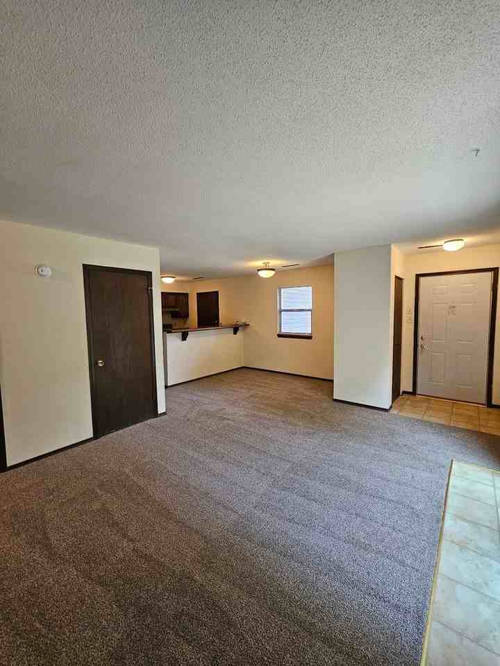 4608 W Knox Dr - Photo 2 of 12