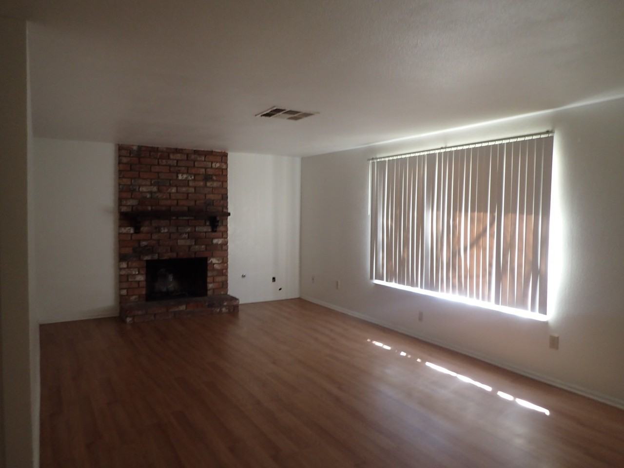 208 W Mariposa Ave - Photo 2 of 18