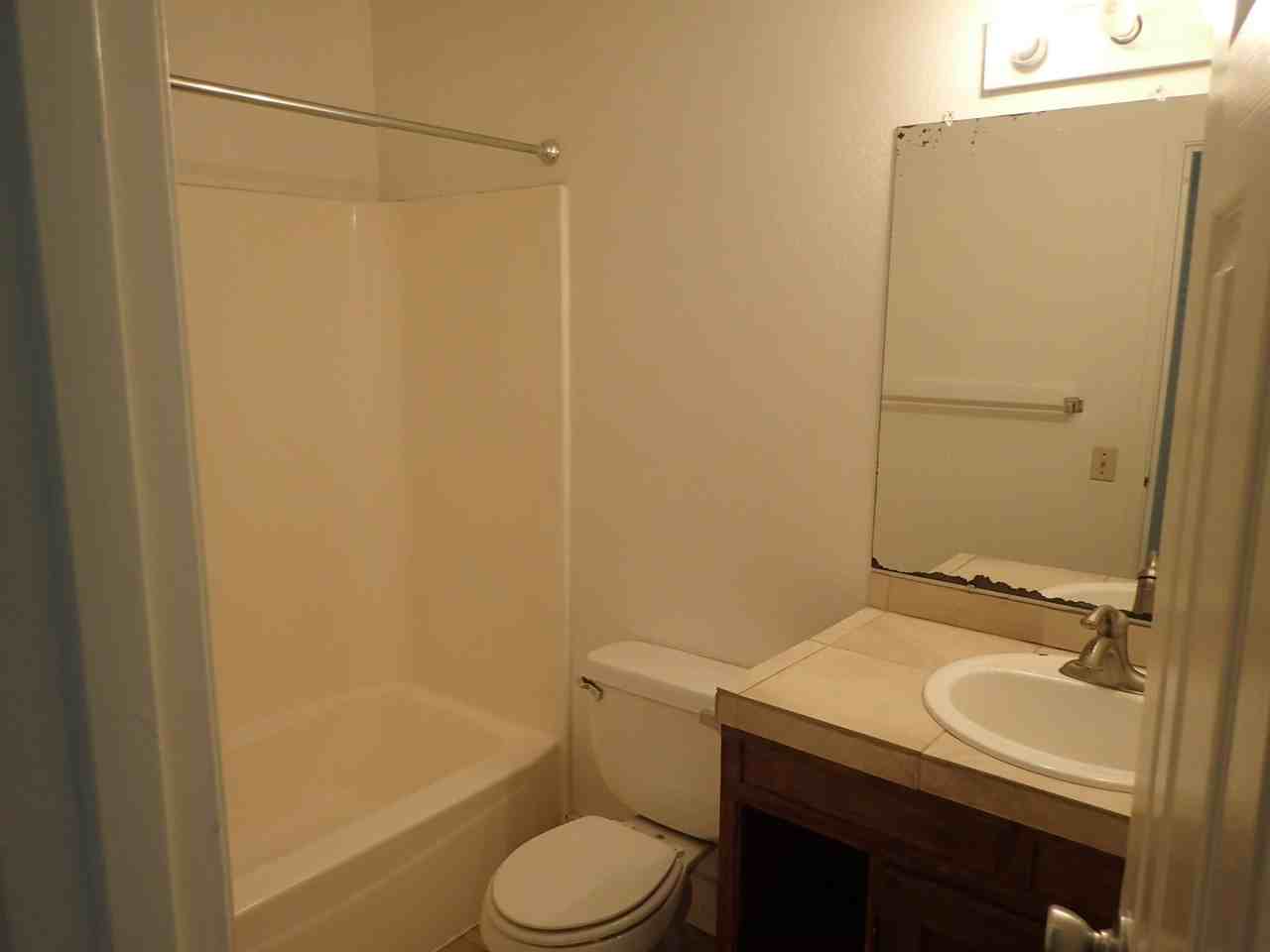 208 W Mariposa Ave - Photo 4 of 18