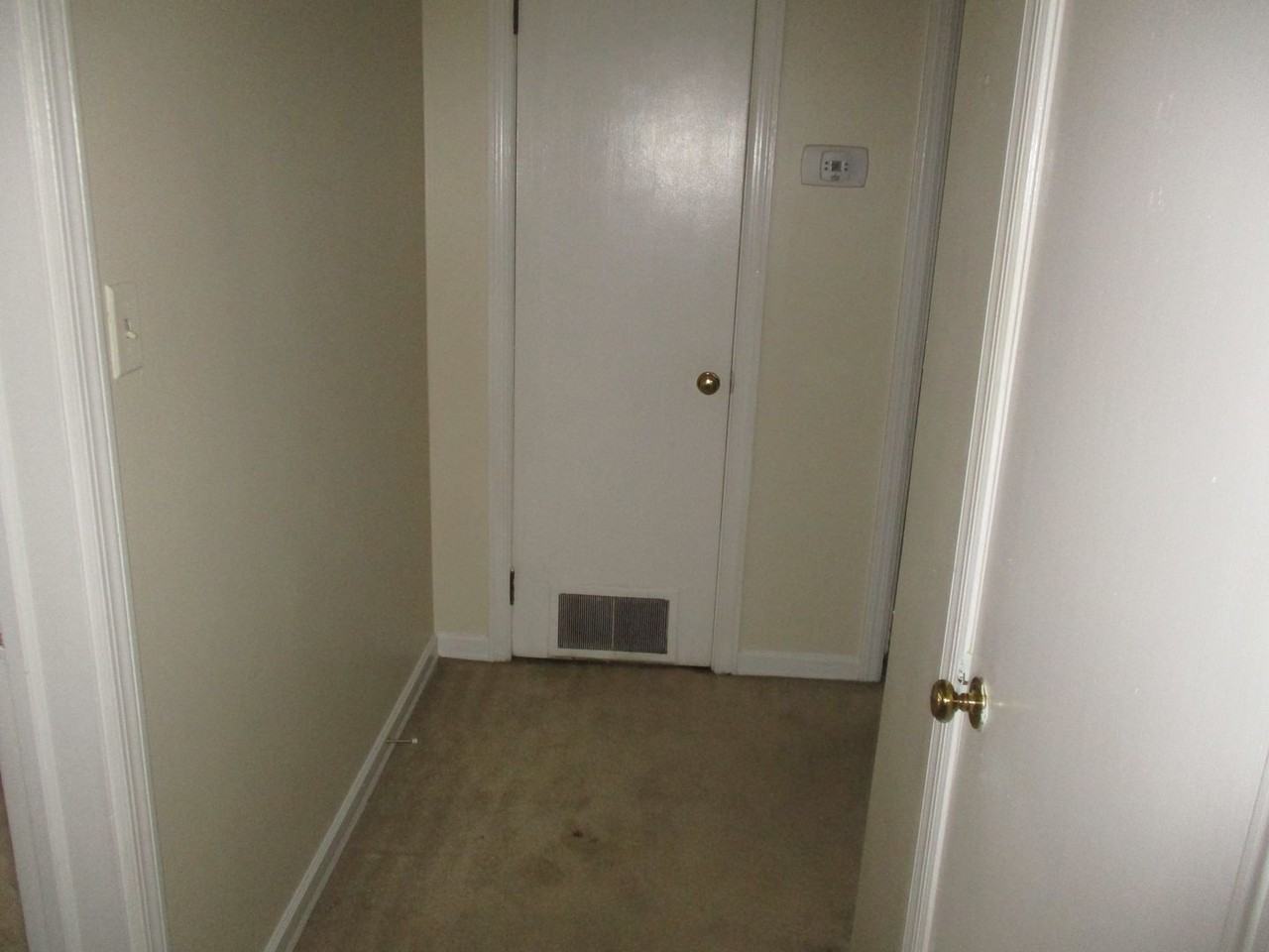 1020 Edgewater Dr - Photo 3 of 30