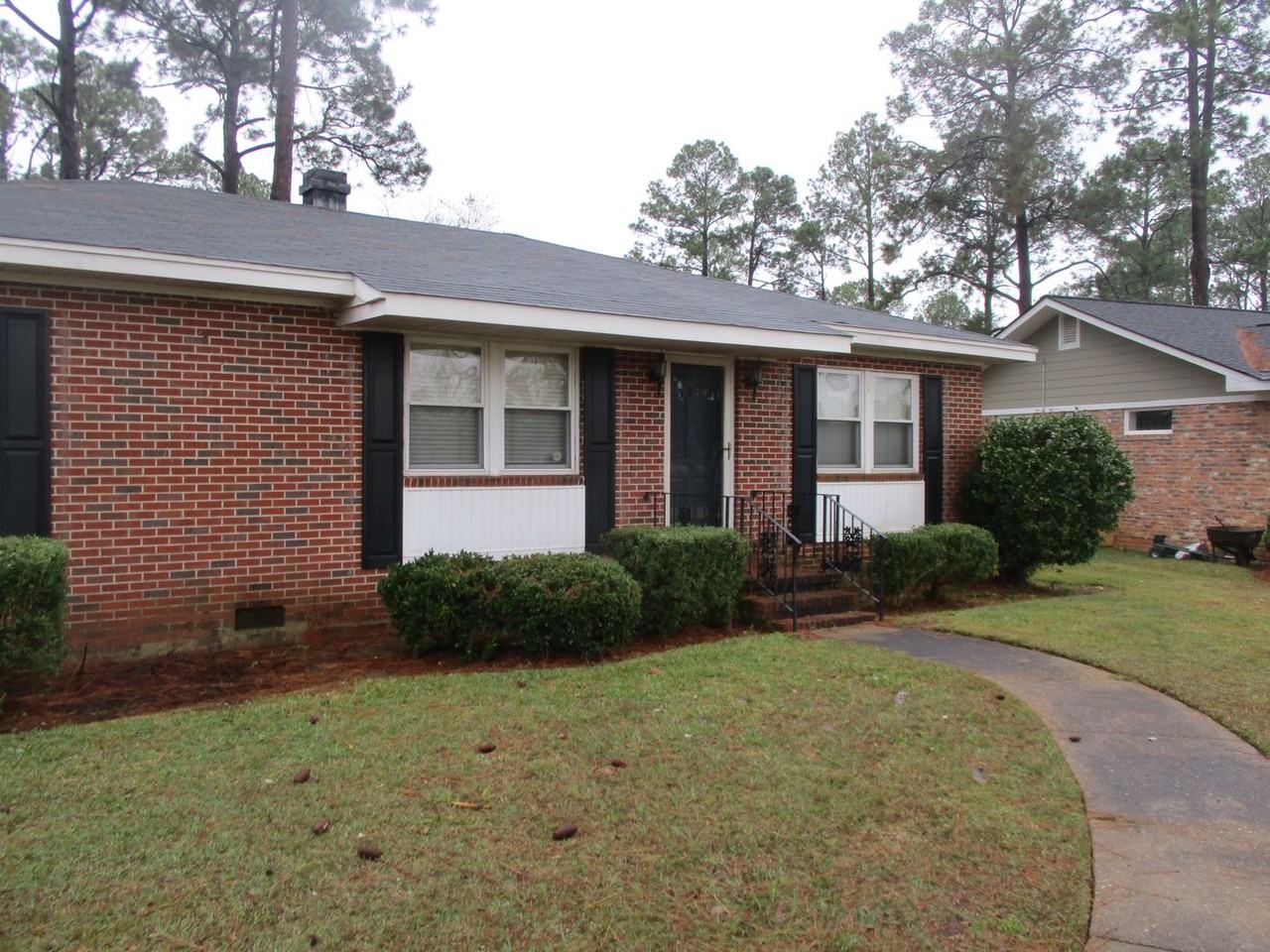 1020 Edgewater Dr - Photo 5 of 30