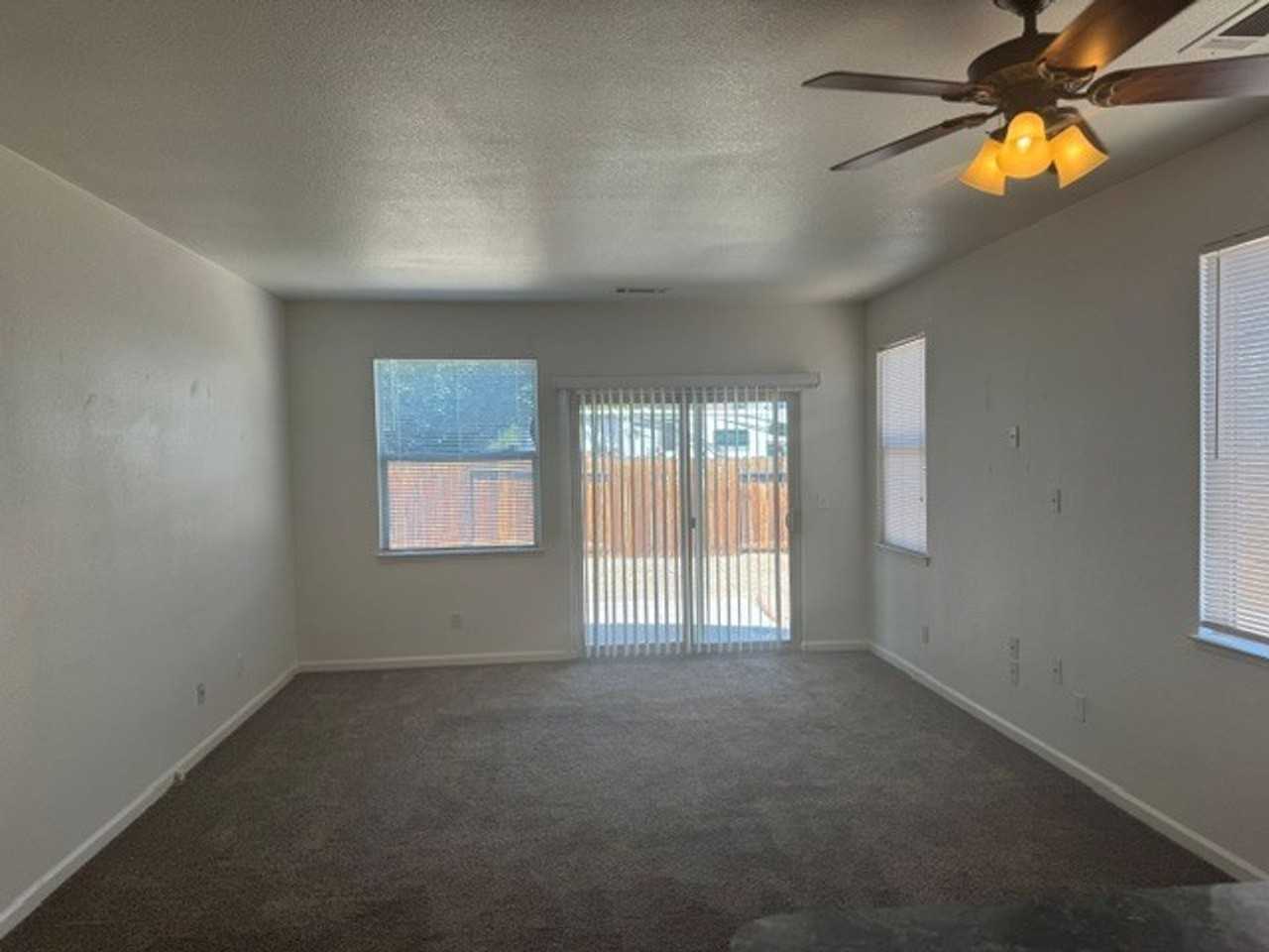 509 Santiago Way - Photo 2 of 8