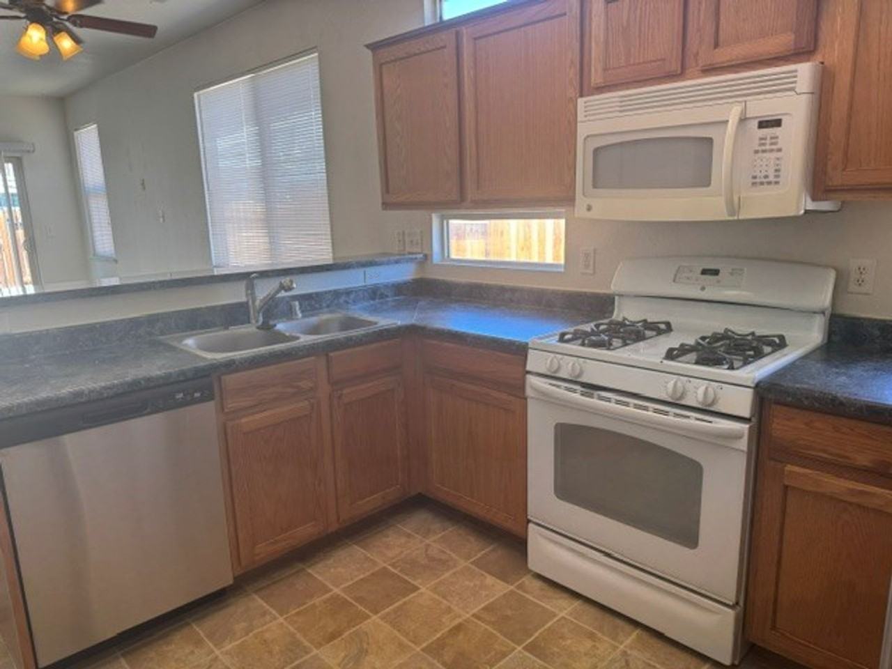 509 Santiago Way - Photo 3 of 8