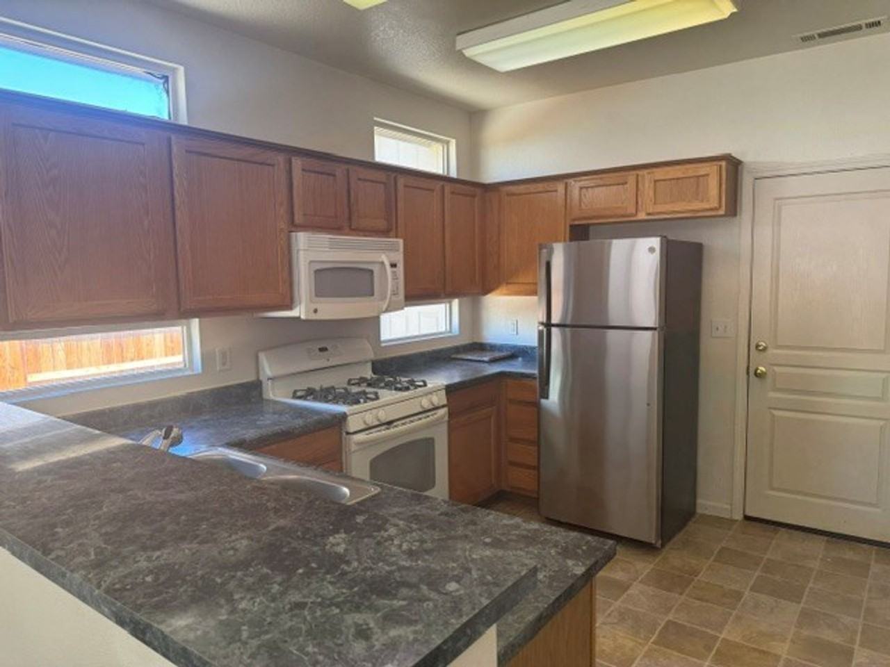 509 Santiago Way - Photo 4 of 8
