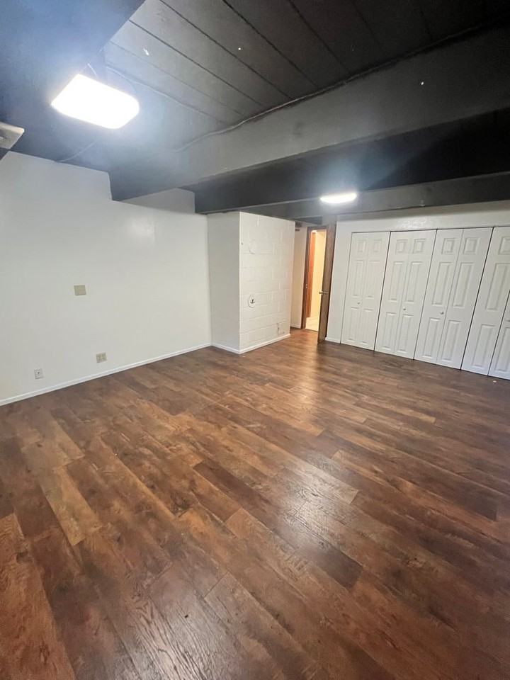 1990 Graham Dr - Photo 2 of 19