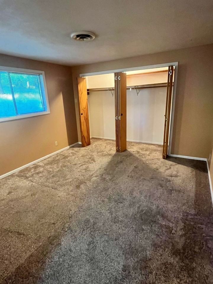 1990 Graham Dr - Photo 5 of 19