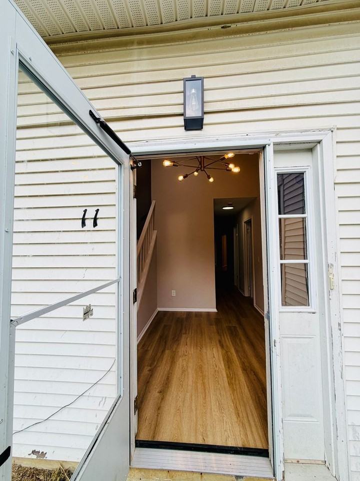11 Saffron Dr - Photo 2 of 38