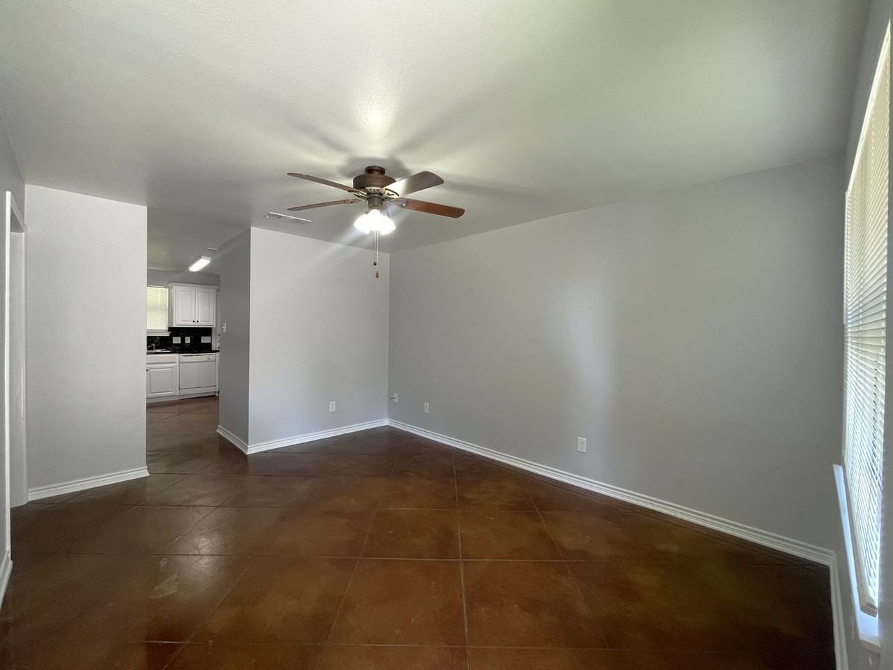 203 Memory Ln Apt C - Photo 4 of 15
