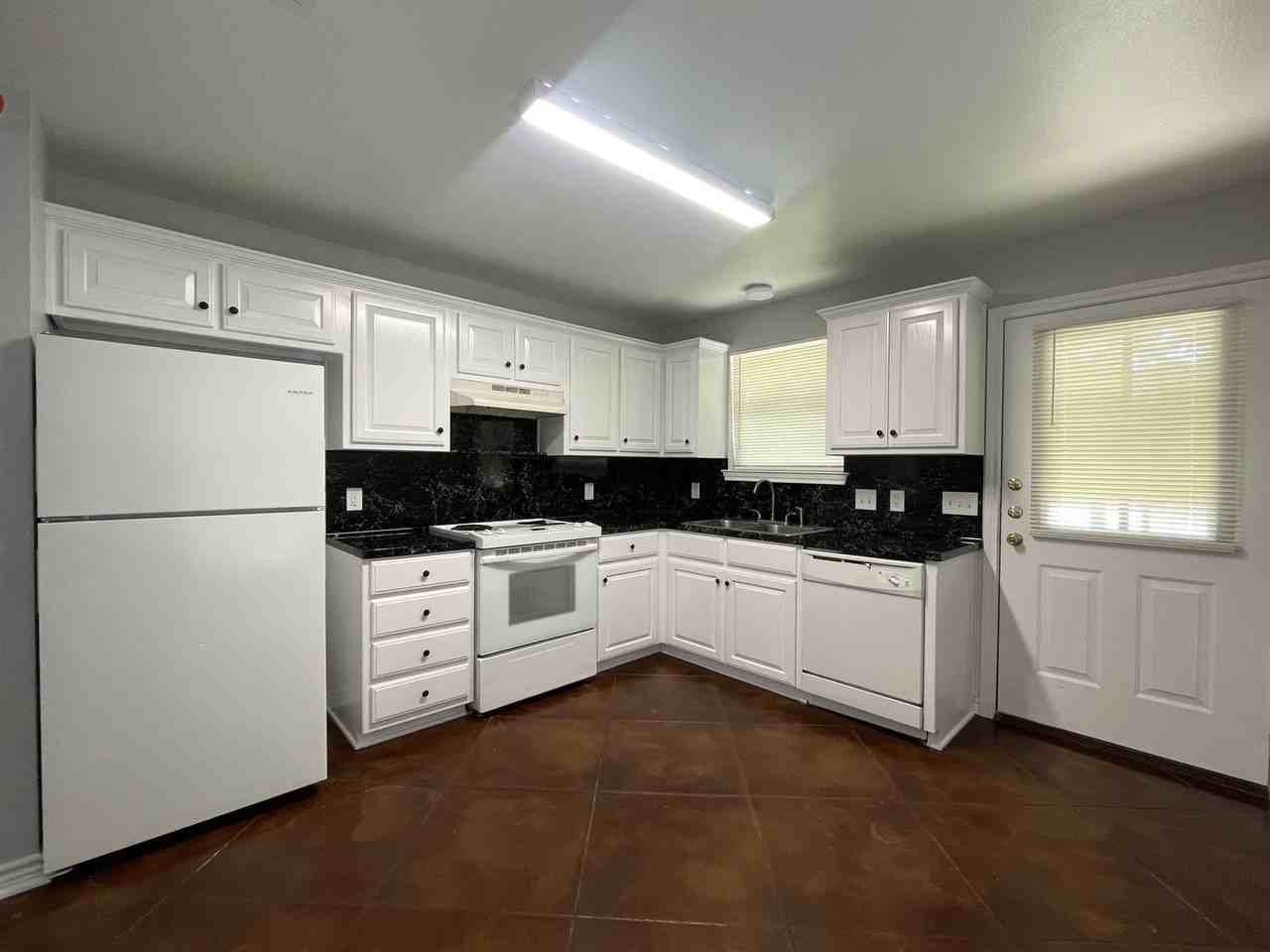 203 Memory Ln Apt C - Photo 6 of 15