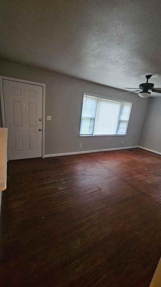 2638 Wingate Rd - Photo 3 of 5