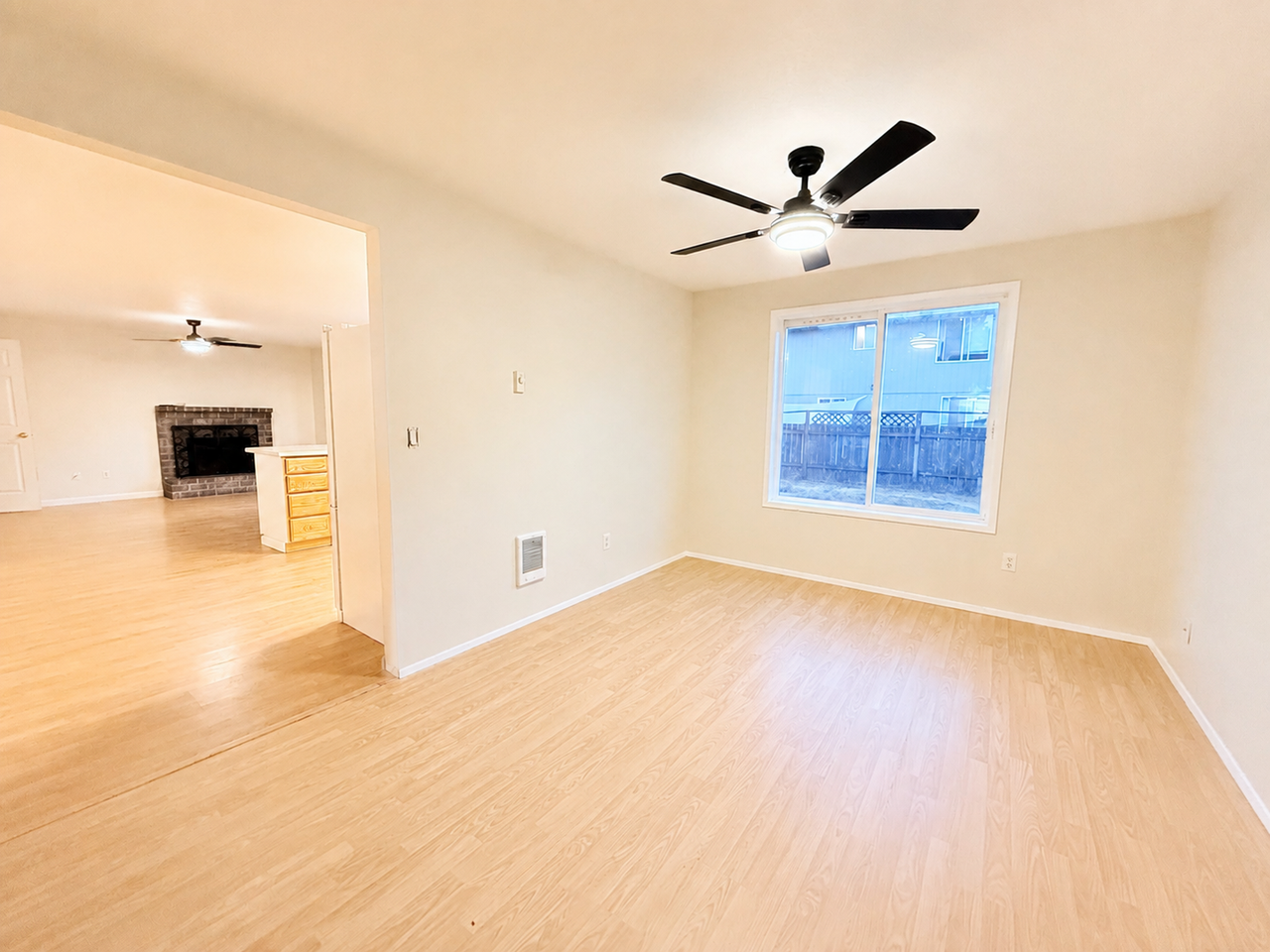 275 Hillshire Dr - Photo 4 of 24