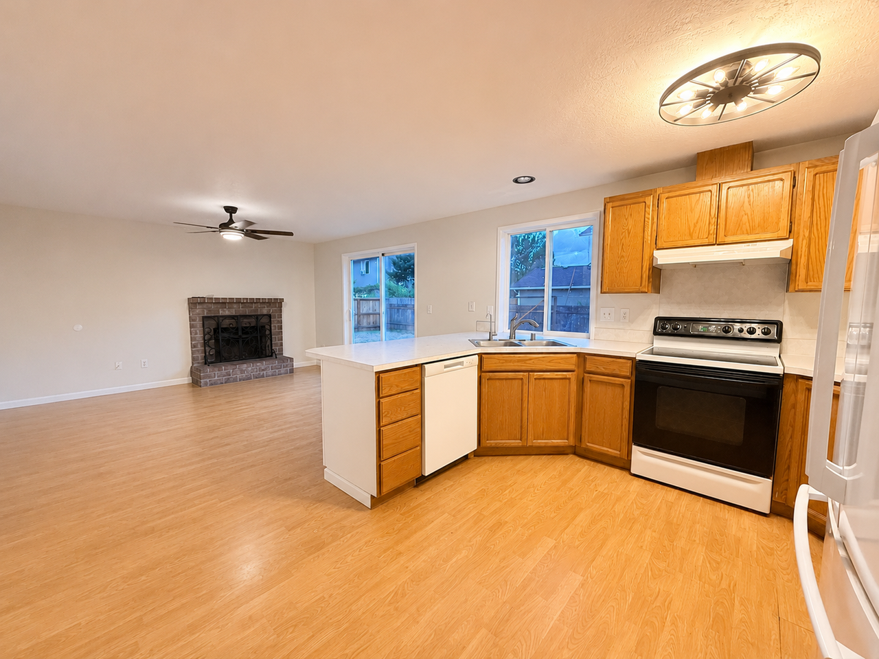 275 Hillshire Dr - Photo 5 of 24