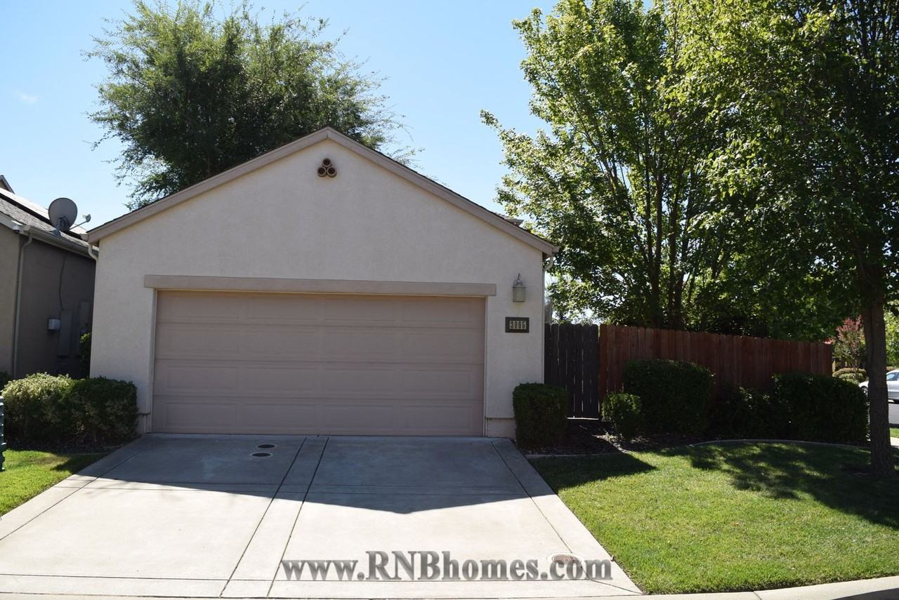 3065 Ardley Dr - Photo 2 of 2