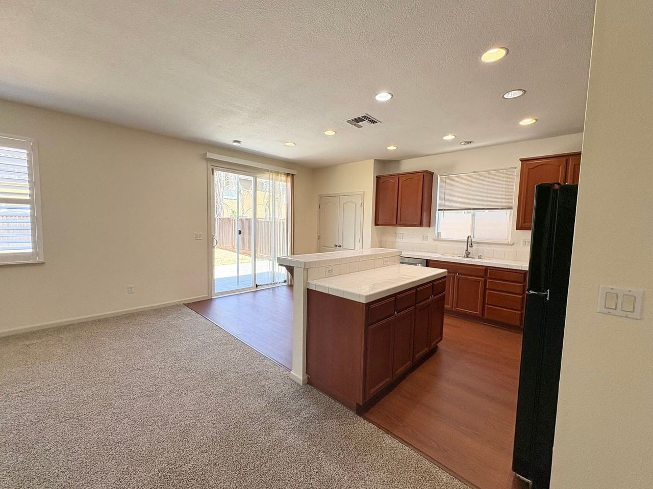 5454 Gold Creek Cir - Photo 7 of 28
