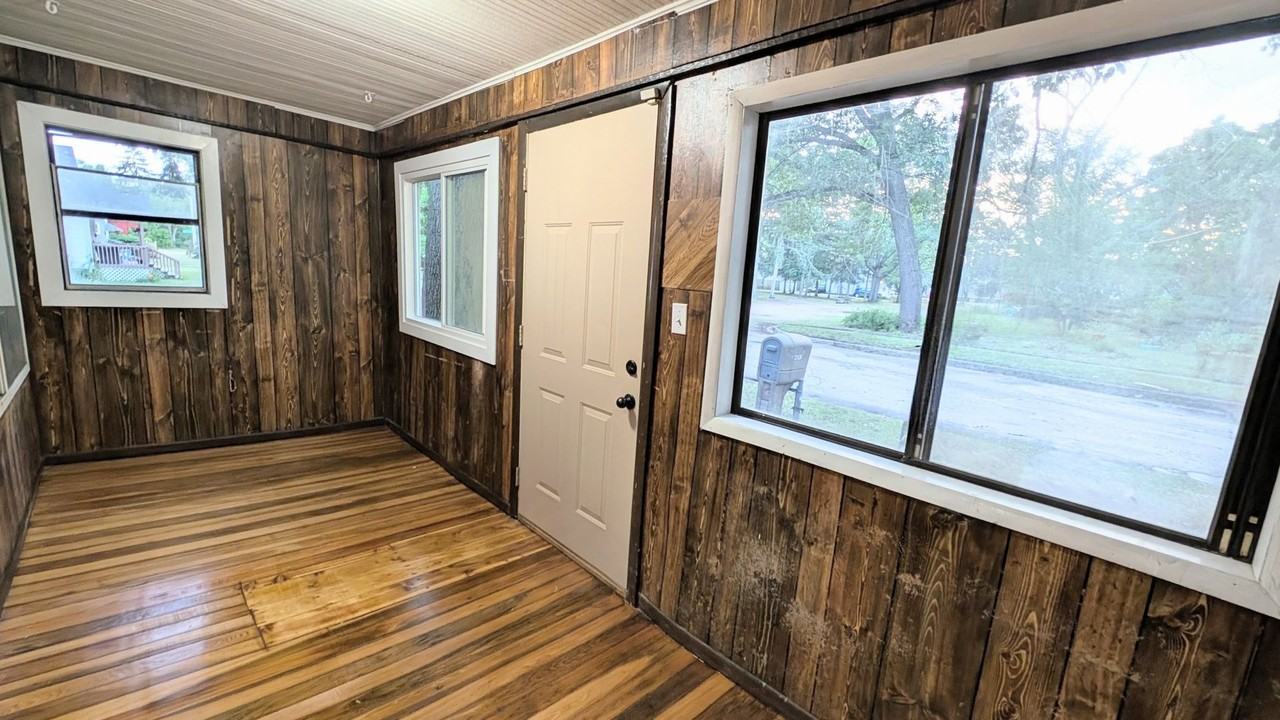 2128 8th St - Photo 2 of 13