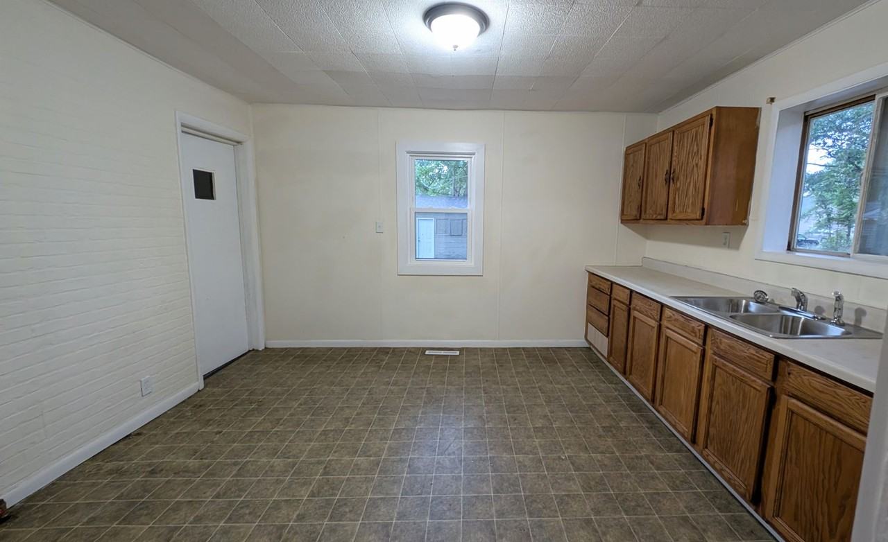 2128 8th St - Photo 6 of 13
