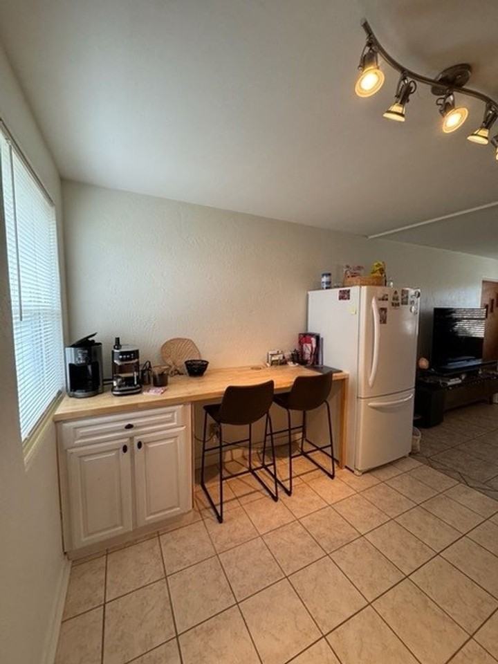 60 River Dr - Photo 3 of 10