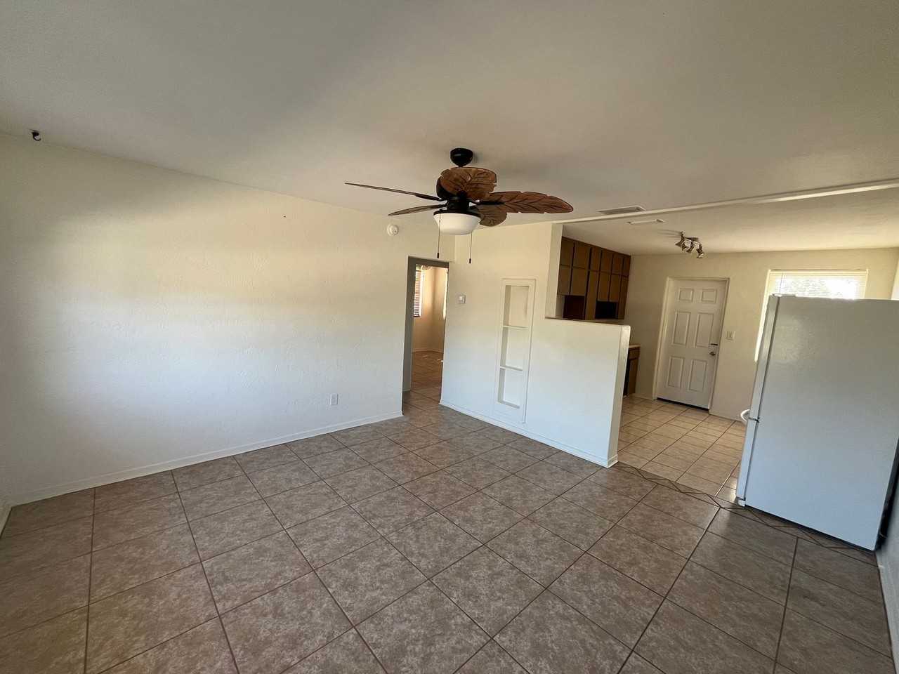 60 River Dr - Photo 4 of 10