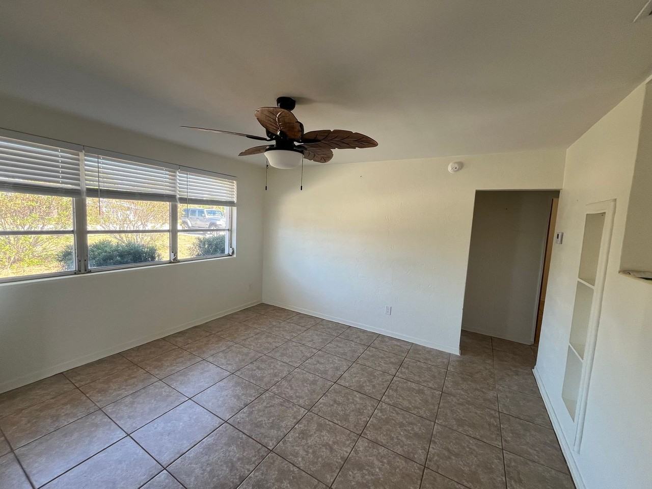 60 River Dr - Photo 5 of 10