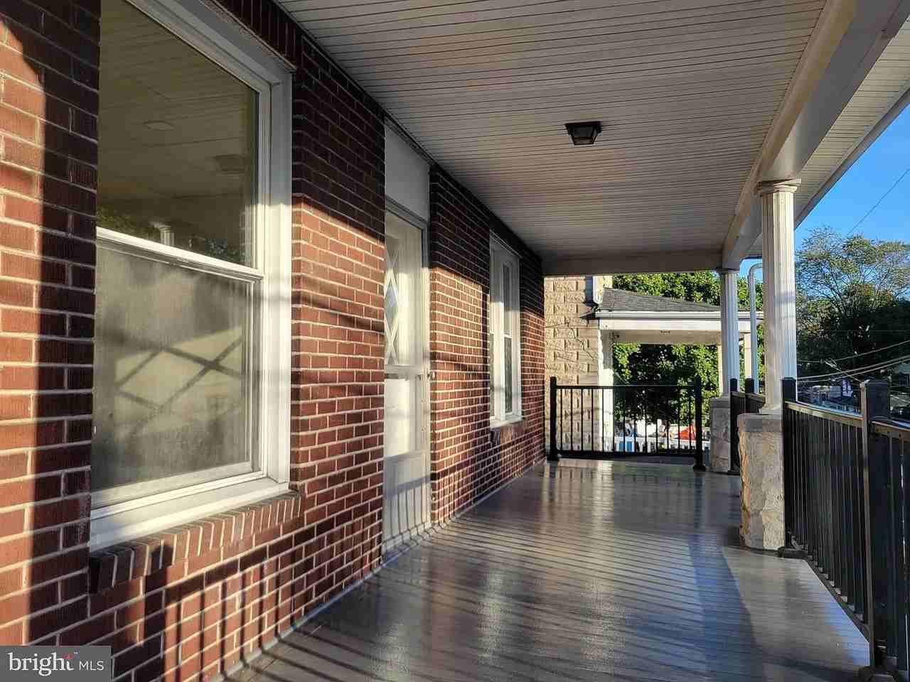 317 S 4th St - Photo 3 of 30
