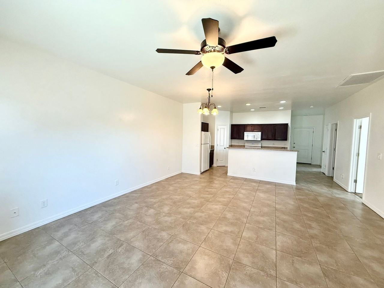 8195 E Ashley Dr - Photo 3 of 17
