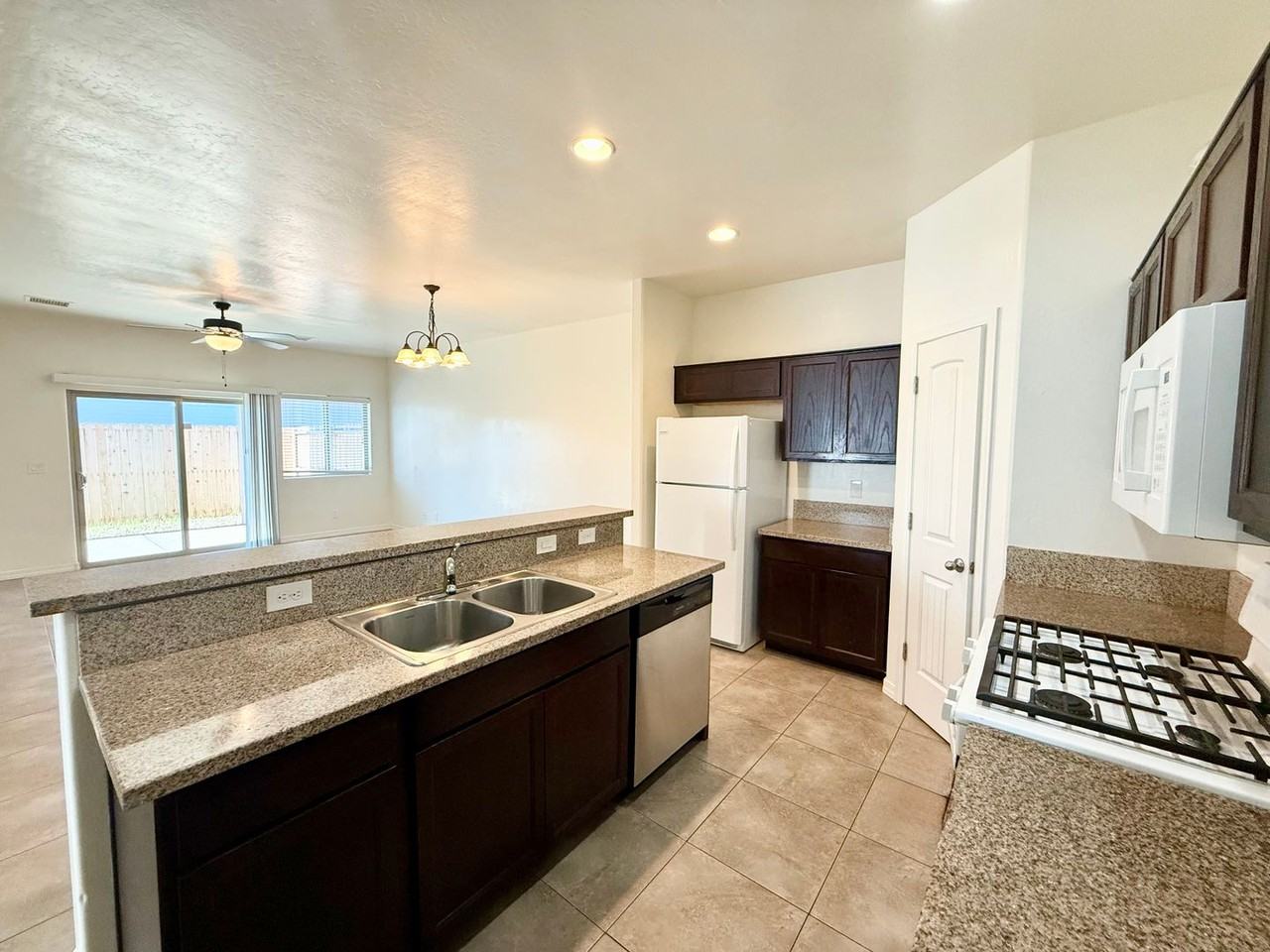 8195 E Ashley Dr - Photo 5 of 17