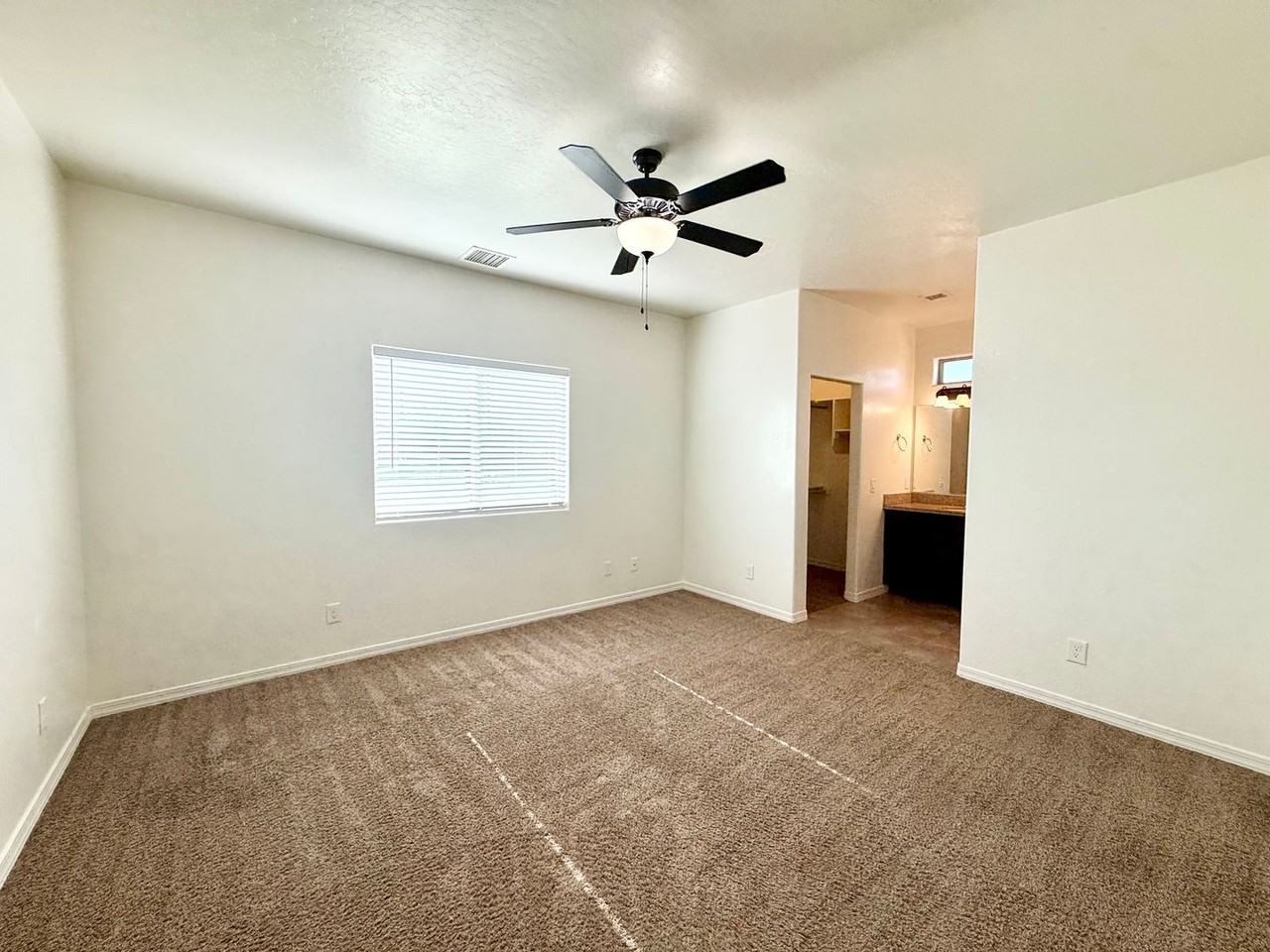 8195 E Ashley Dr - Photo 7 of 17