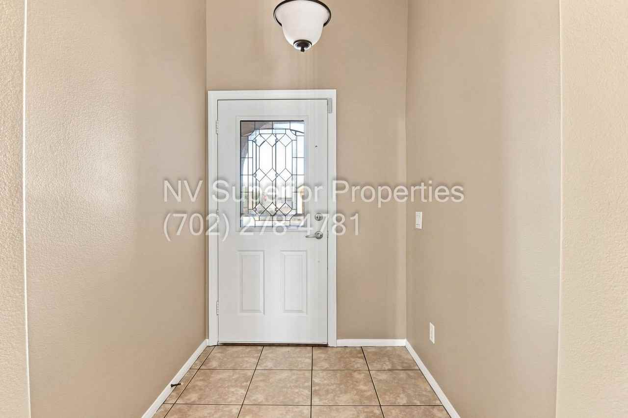 3876 Waynesvill St - Photo 5 of 50
