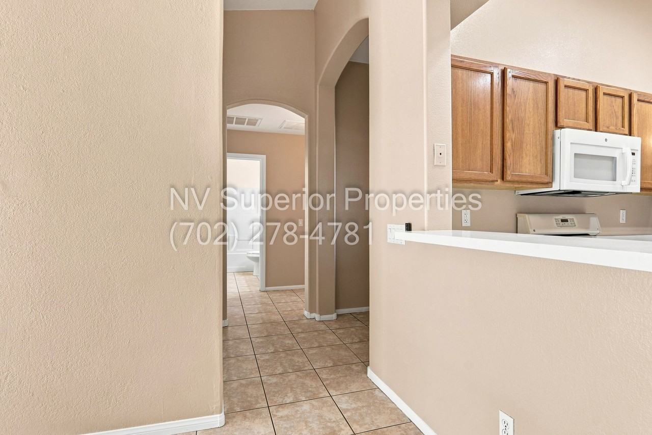 3876 Waynesvill St - Photo 6 of 50