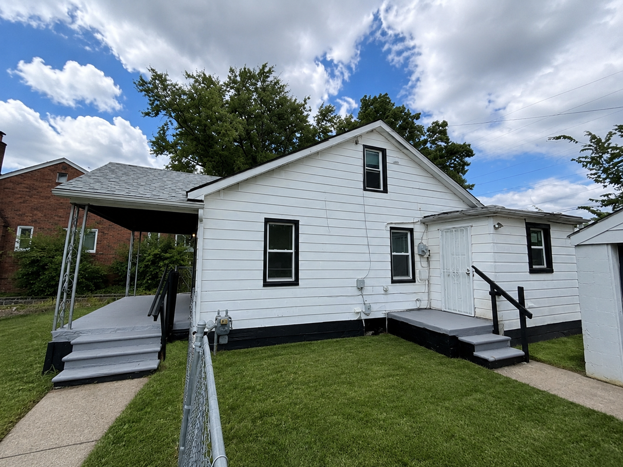 11334 Sussex St - Photo 3 of 17