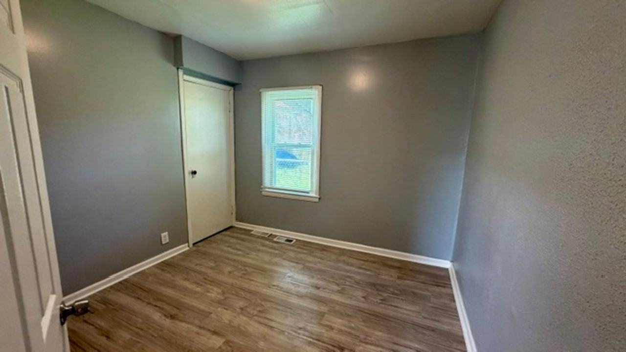 11334 Sussex St - Photo 7 of 17