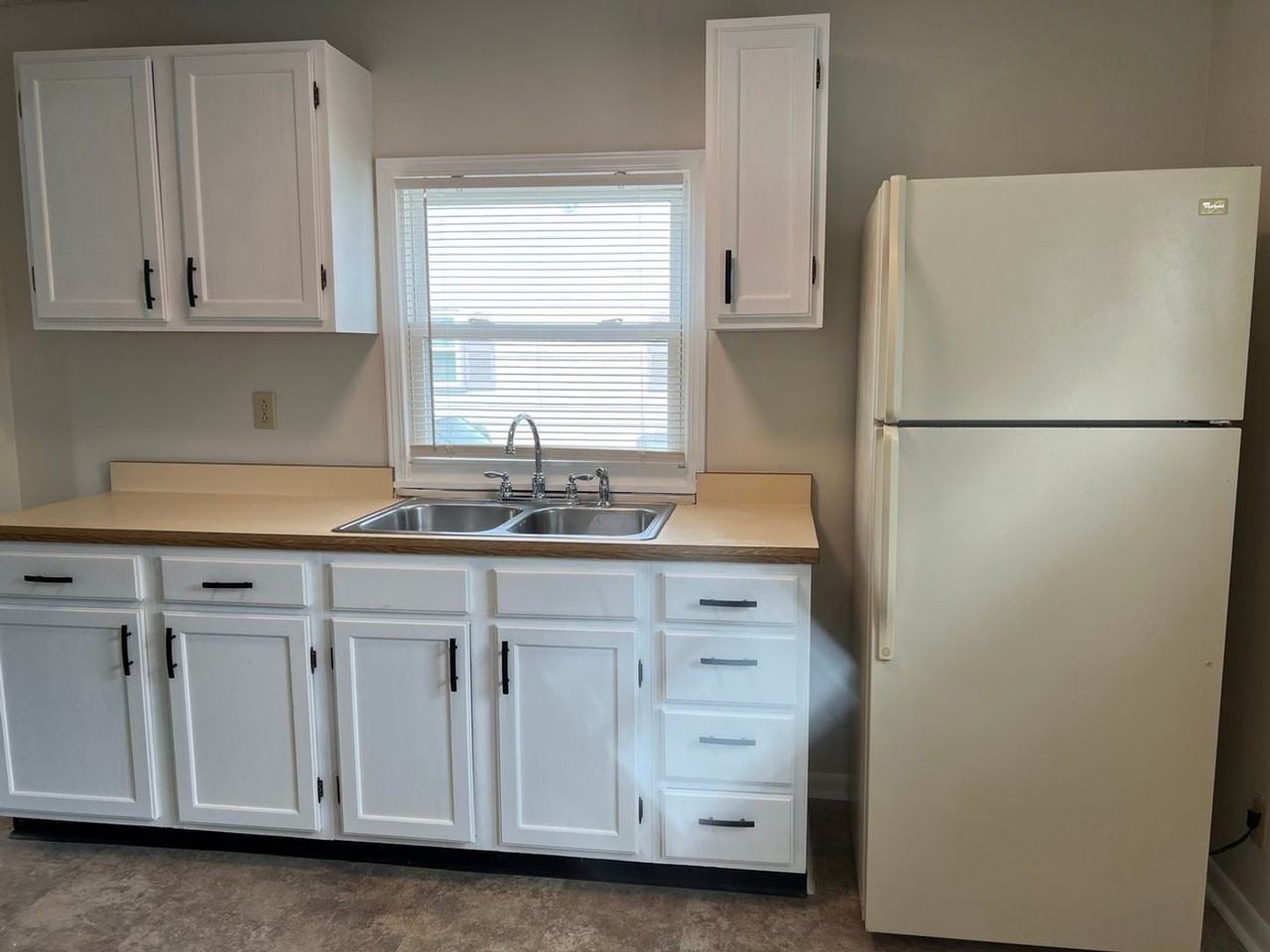 1431 Lincoln Dr - Photo 2 of 13