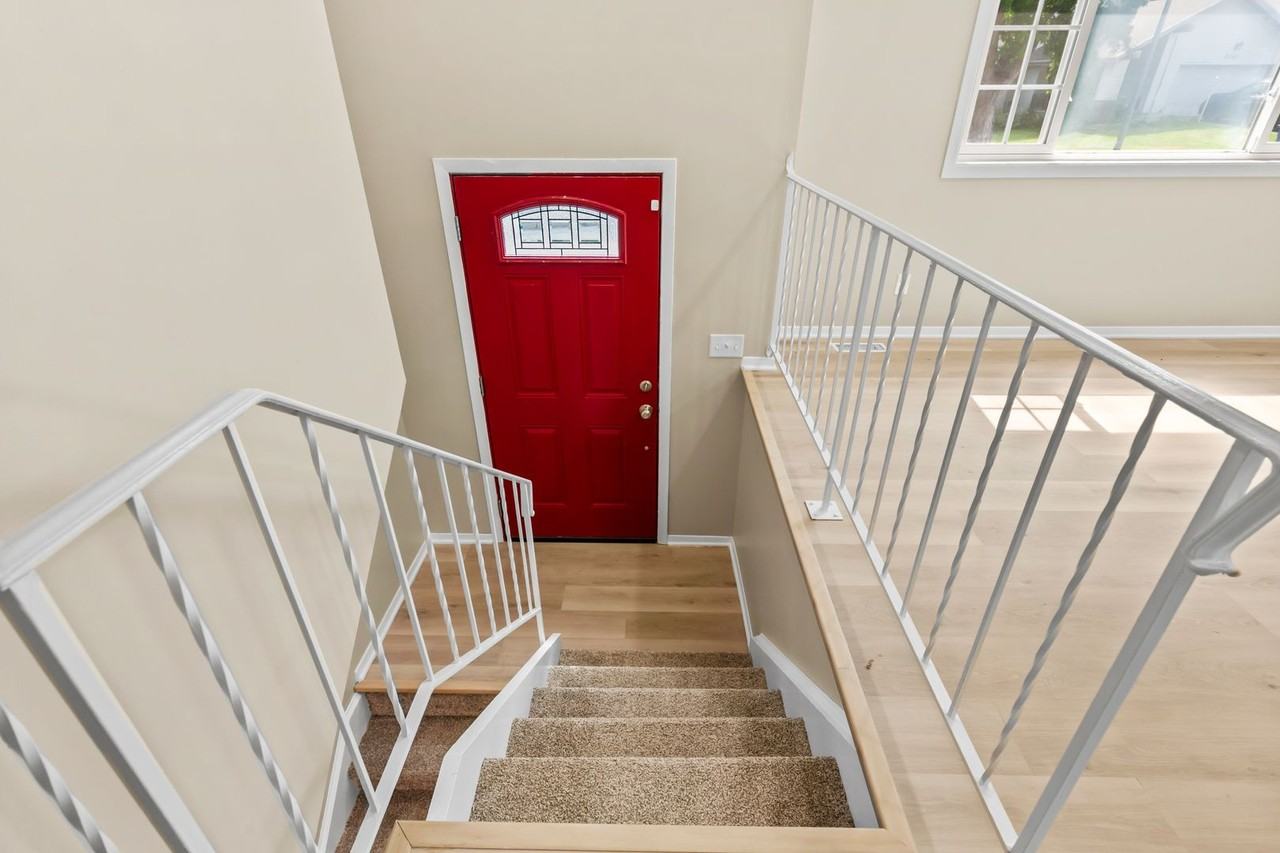 5732 S 137th St - Photo 5 of 30