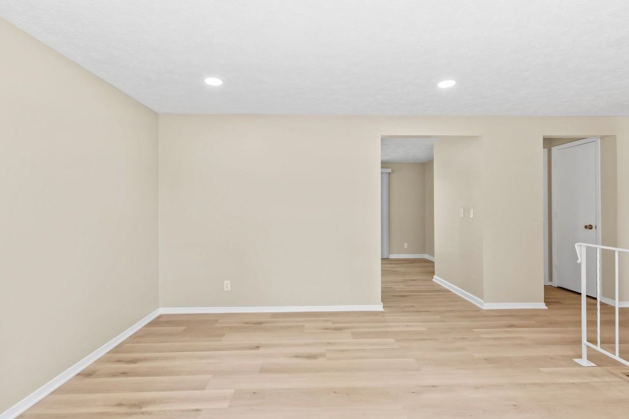 5732 S 137th St - Photo 6 of 30