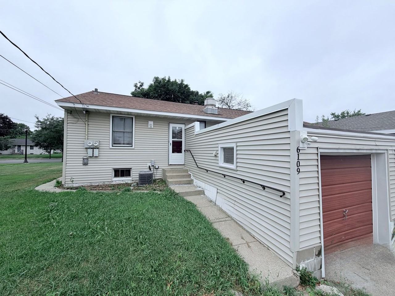 6109 Penn Ave S - Photo 2 of 24