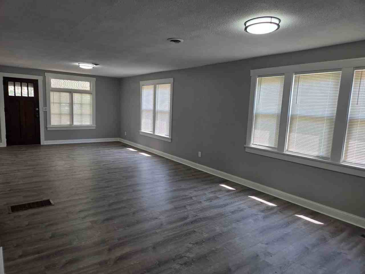 2809 N California Ave - Photo 2 of 11