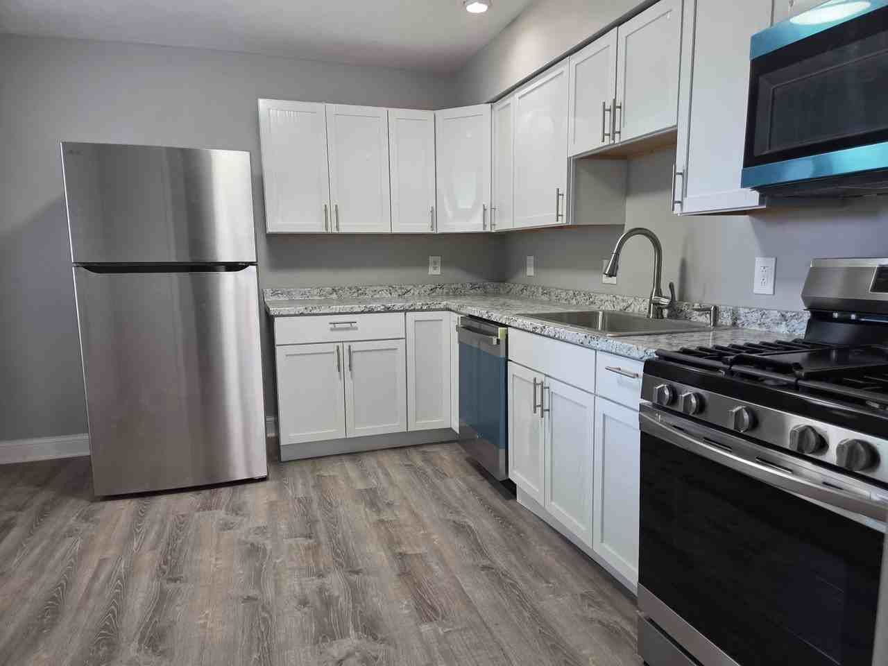 2809 N California Ave - Photo 3 of 11