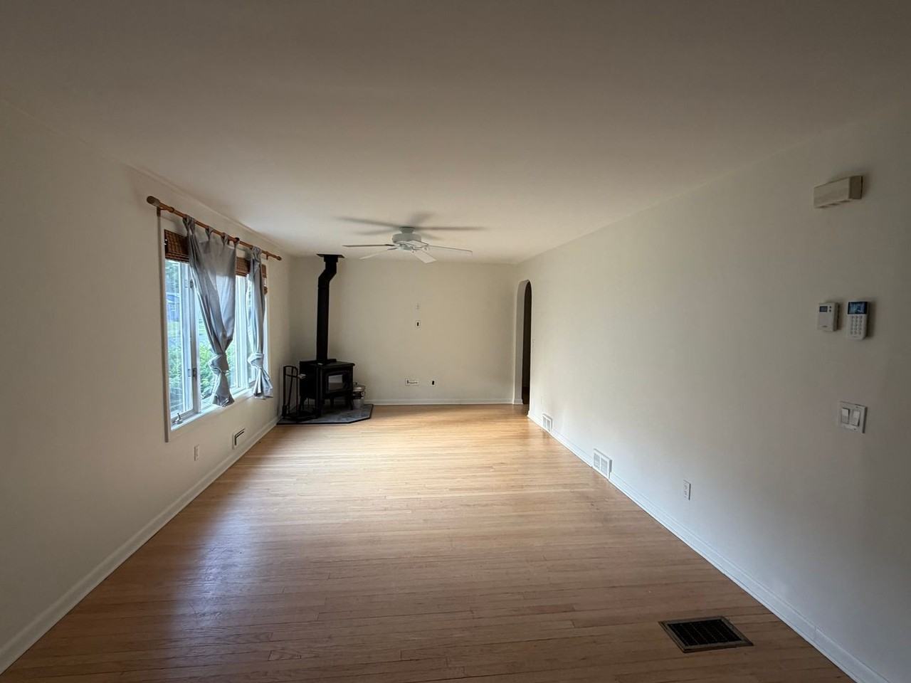 135 Morningview Dr - Photo 2 of 8