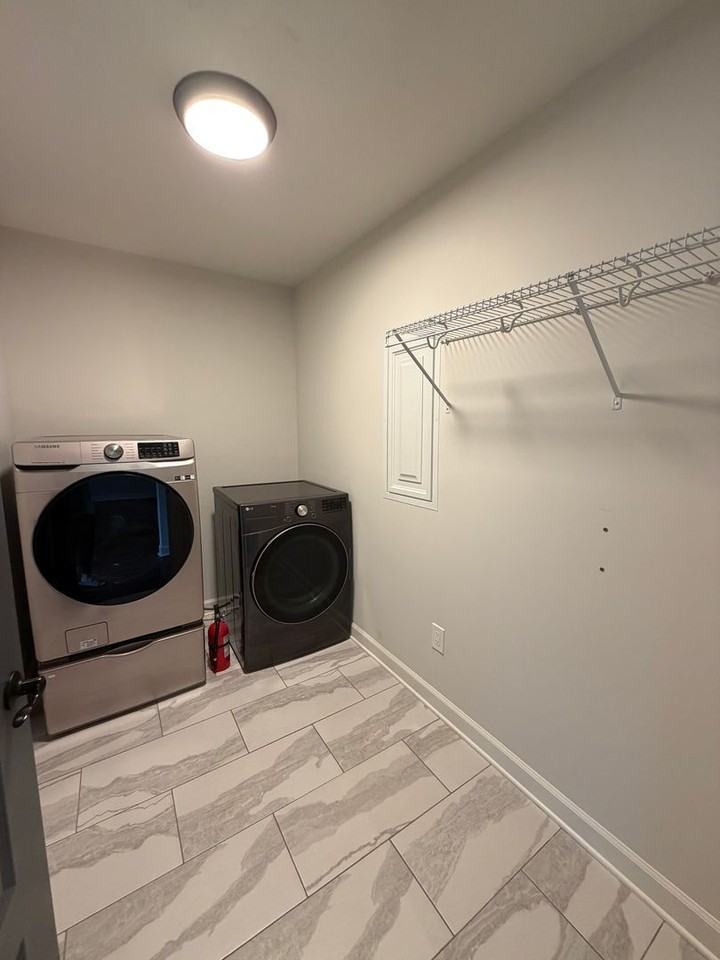 802 Legacy Dr - Photo 4 of 17