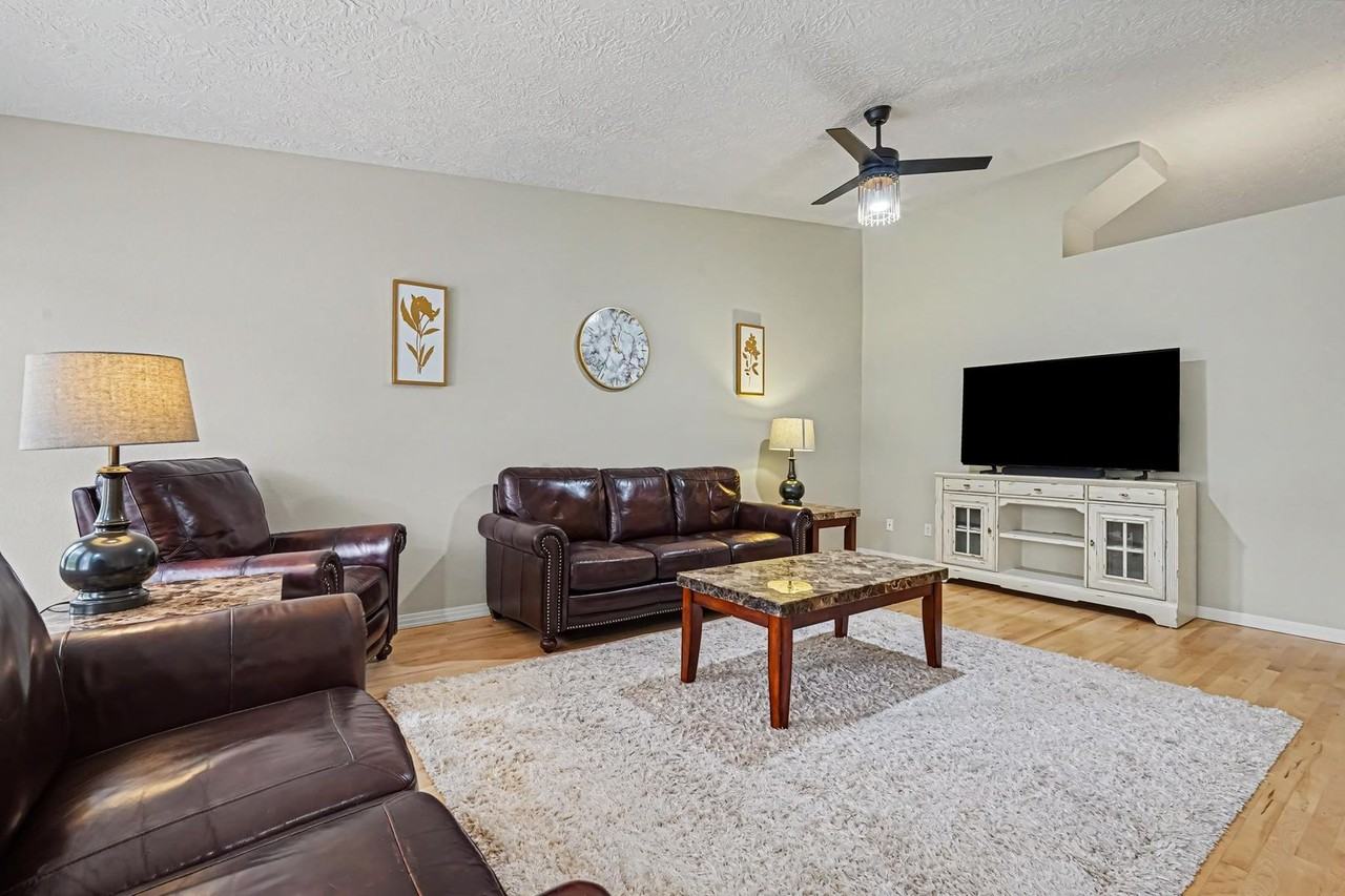 4023 N Bayou Ln - Photo 3 of 25
