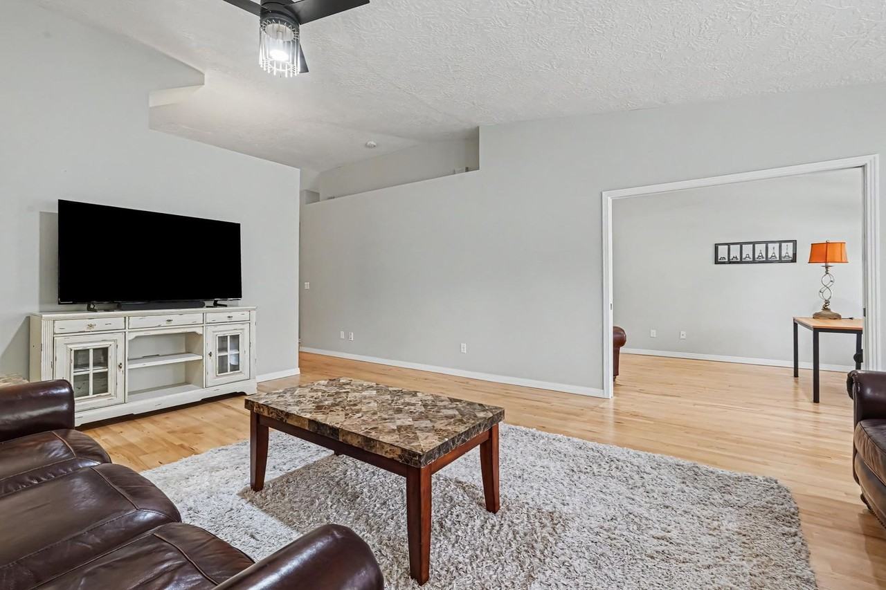 4023 N Bayou Ln - Photo 4 of 25