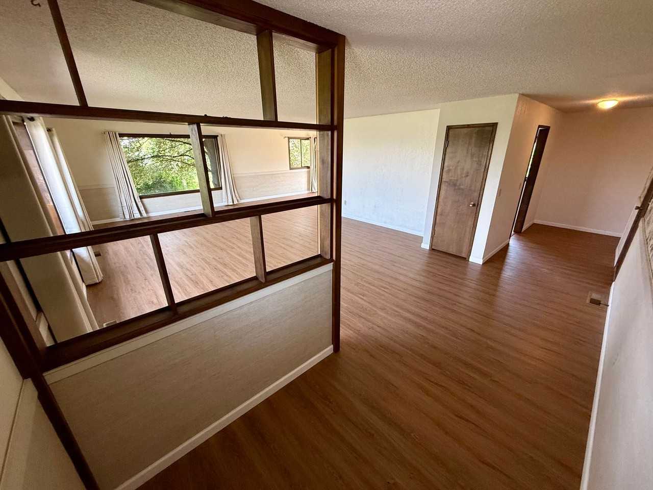 3910 Lakeview Dr - Photo 2 of 33