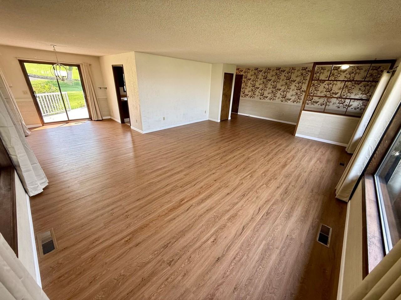 3910 Lakeview Dr - Photo 7 of 33
