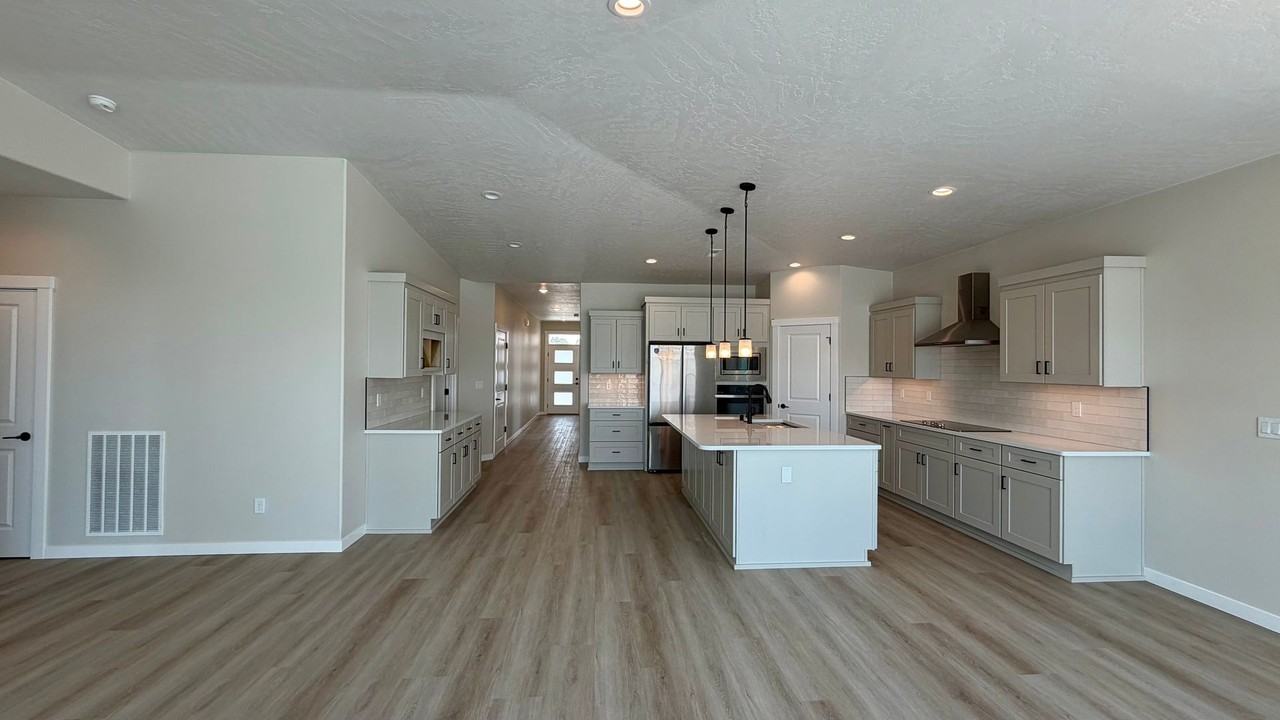 3375 S Nelson St - Photo 2 of 24