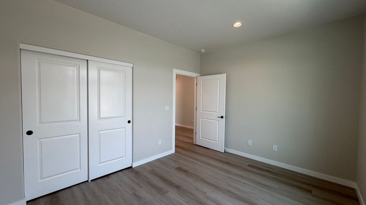 3375 S Nelson St - Photo 3 of 24