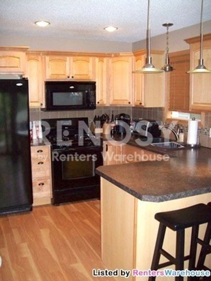 3351 Grimes Ave N - Photo 6 of 13